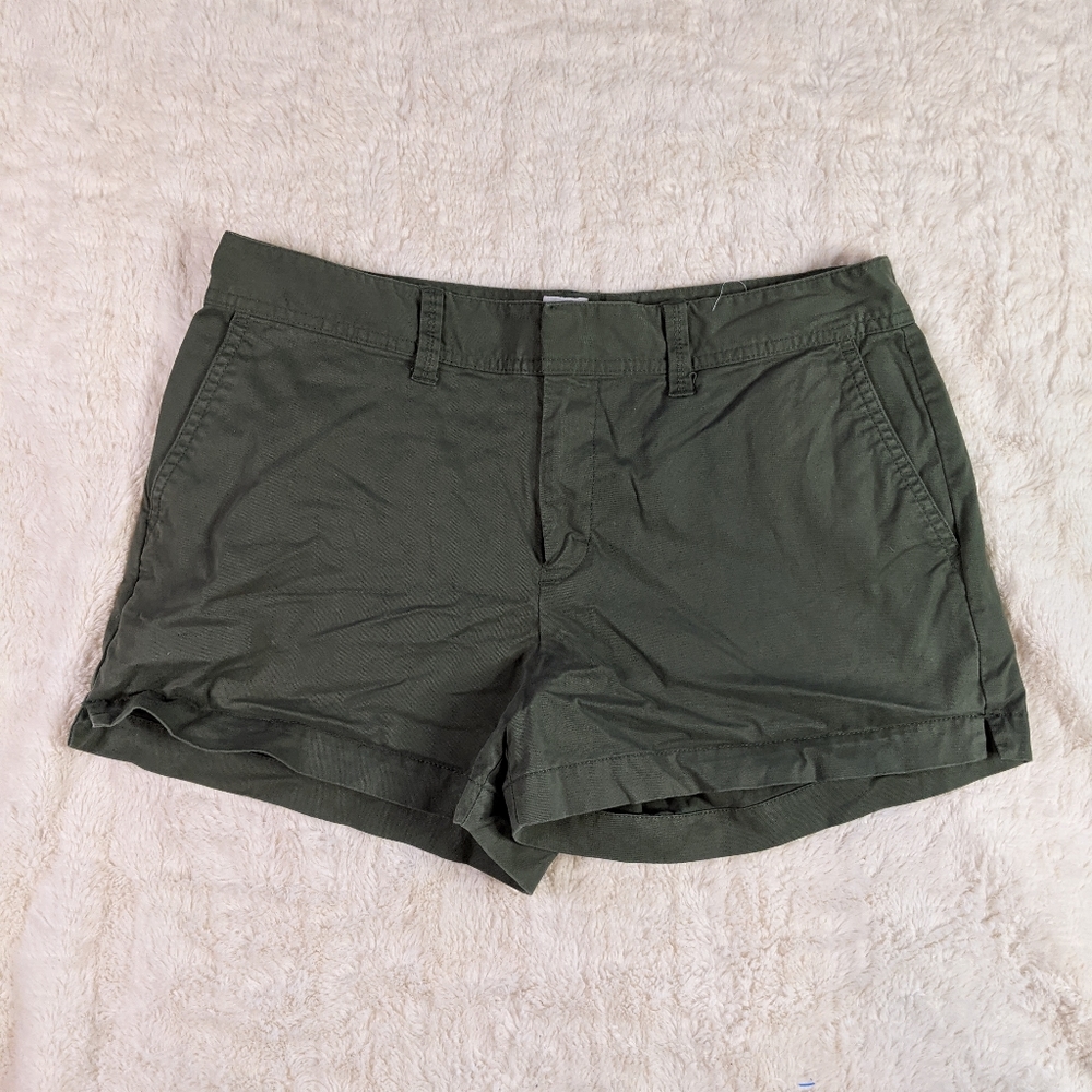 GAP olive green shorts